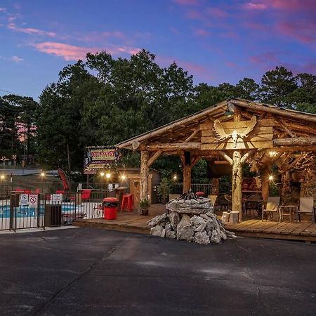 Stonegate Lodge 2 Queen Beds Wifi 50In Roku Tv Salt Water Pool Room #105 Eureka Springs Buitenkant foto