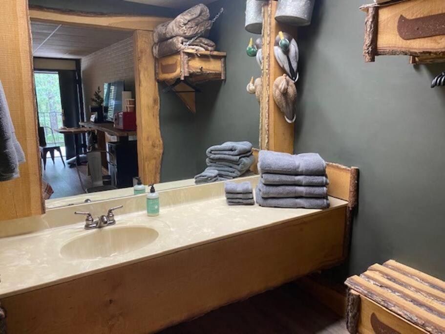 Stonegate Lodge 2 Queen Beds Wifi 50In Roku Tv Salt Water Pool Room #105 Eureka Springs Buitenkant foto