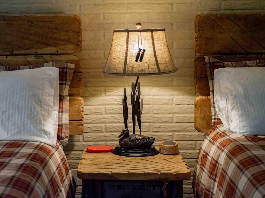 Stonegate Lodge 2 Queen Beds Wifi 50In Roku Tv Salt Water Pool Room #105 Eureka Springs Buitenkant foto