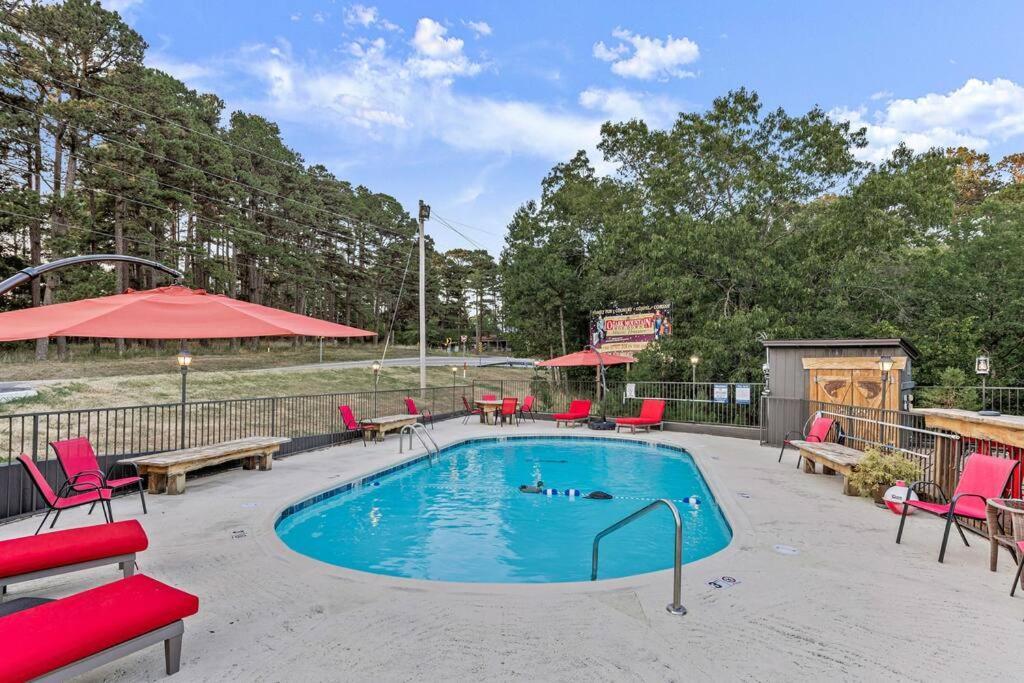 Stonegate Lodge 2 Queen Beds Wifi 50In Roku Tv Salt Water Pool Room #105 Eureka Springs Buitenkant foto