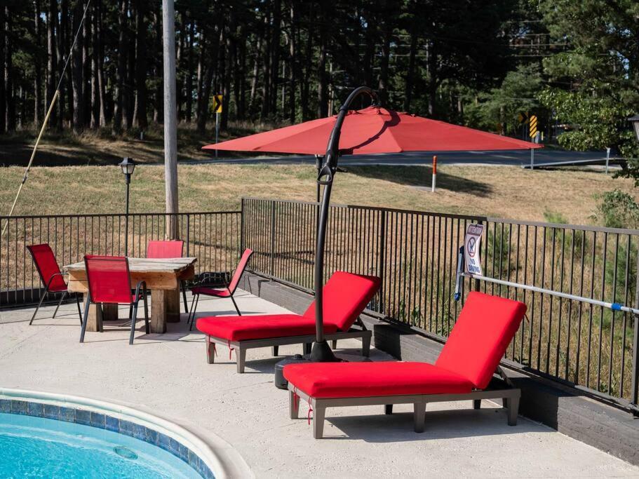 Stonegate Lodge 2 Queen Beds Wifi 50In Roku Tv Salt Water Pool Room #105 Eureka Springs Buitenkant foto