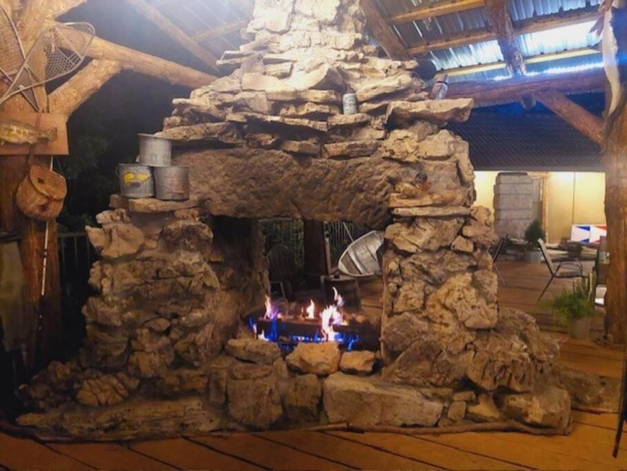 Stonegate Lodge 2 Queen Beds Wifi 50In Roku Tv Salt Water Pool Room #105 Eureka Springs Buitenkant foto