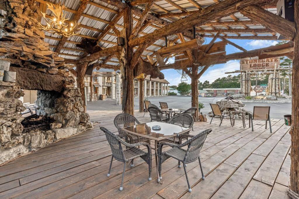 Stonegate Lodge 2 Queen Beds Wifi 50In Roku Tv Salt Water Pool Room #105 Eureka Springs Buitenkant foto