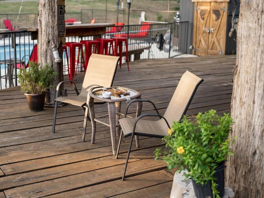 Stonegate Lodge 2 Queen Beds Wifi 50In Roku Tv Salt Water Pool Room #105 Eureka Springs Buitenkant foto