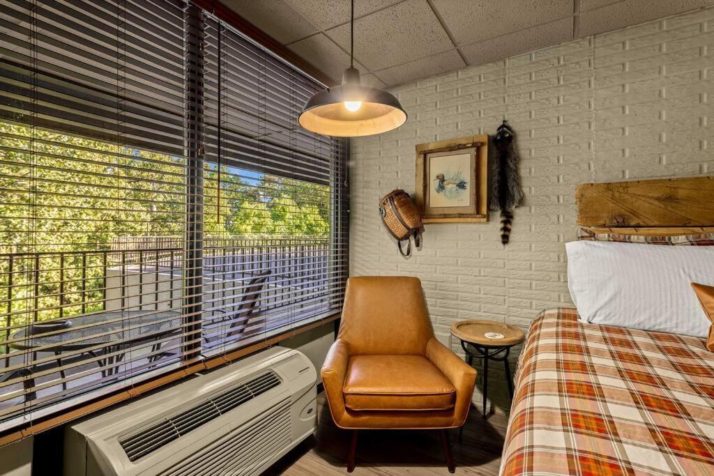 Stonegate Lodge 2 Queen Beds Wifi 50In Roku Tv Salt Water Pool Room #105 Eureka Springs Buitenkant foto
